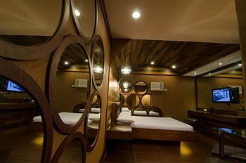 Others 5, Kape Hotel, Kalookan City