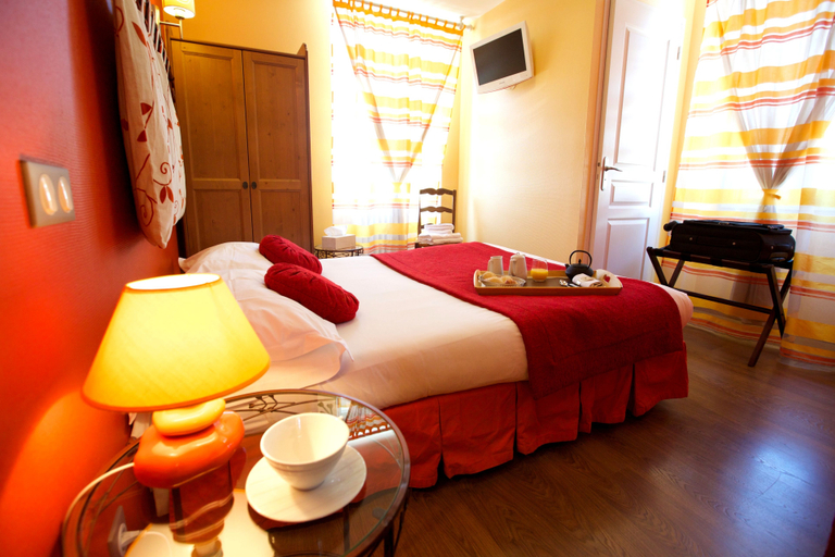 Bedroom, La Bonne Auberge, Creuse
