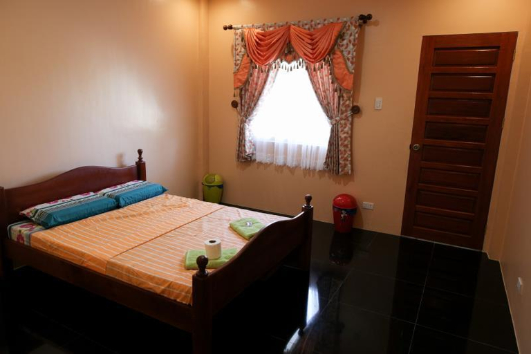Bedroom 3, Luzmin BH - Pink House, Oslob