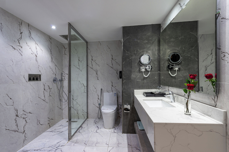 Bathroom 5, Garden Millennium Hotel - Abha