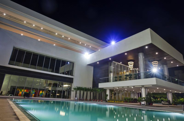 Exterior & Views