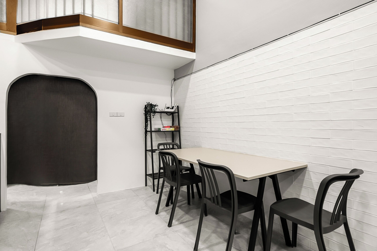 Food & Drinks, The 63rd Hostel, Wattana