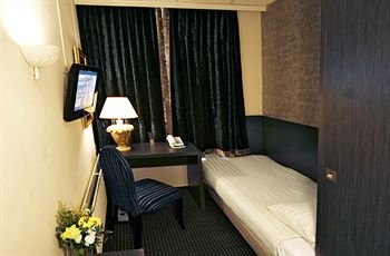 Guestroom 4, Hotel Satori Amsterdam, Tapestry Collection by Hilton, Amsterdam