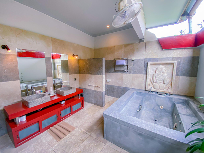Bathroom 4, 3 Bedroom Villa in Central Seminyak, Badung