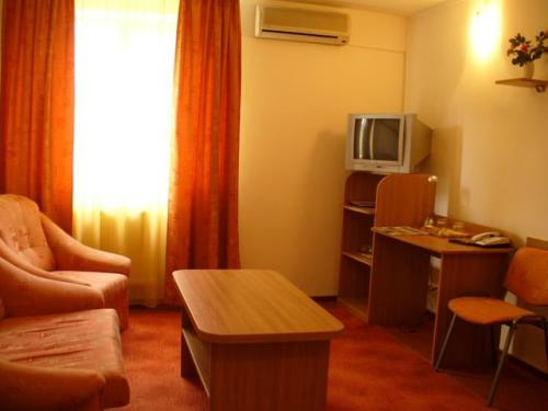 Others 3, Hotel Est, Municipiul Bucuresti