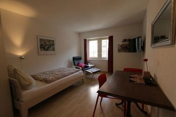 Others 5, River Residence, Baden