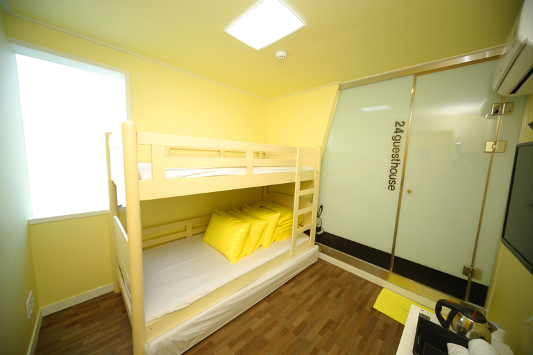 Bedroom 2, Yellow Cloud Box A, Seodaemun