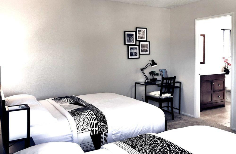 Others 4, Private Room with Bathroom, Los Angeles