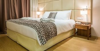 Others 5, Millenium Suites, Conakry