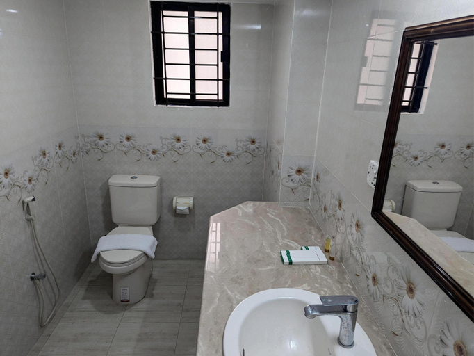 Bathroom 4, Royal Regent Suites Dhaka, Dhaka