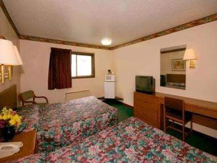 Guest Room 4, Rodeway Inn, Davison