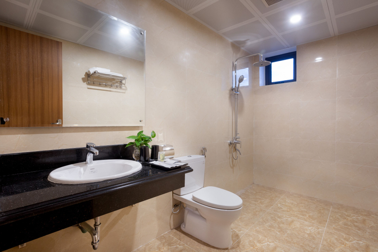 Bathroom 4, Trang An International Hotel, Hoa Lư