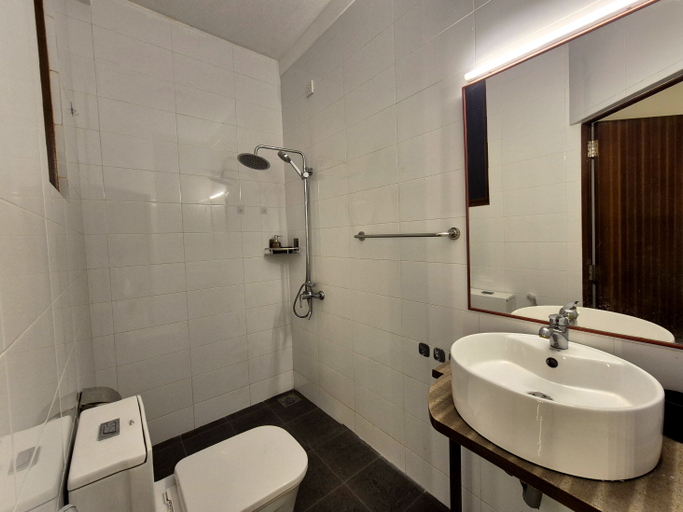 Bathroom 3, Shiloh Apartments, Thimbirigasyaya
