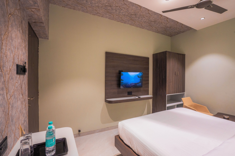 Room 5, Mosaic Go Star Grand, Thane