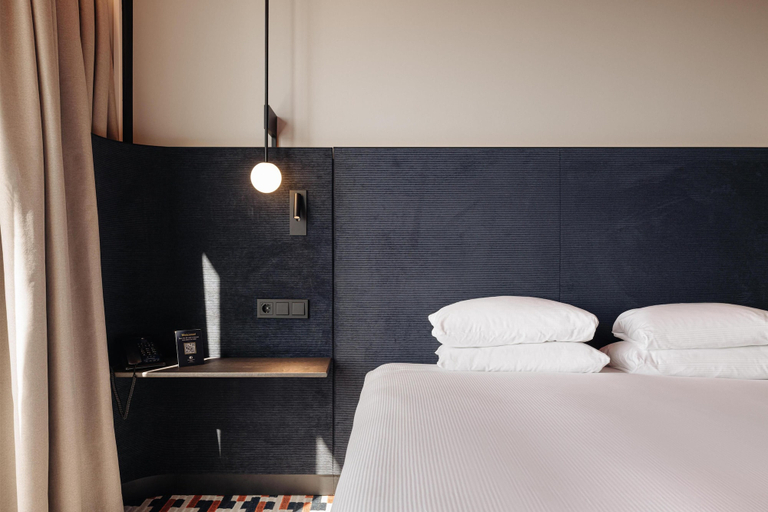 Bedroom 3, DoubleTree by Hilton Amsterdam Centraal Station, Amsterdam
