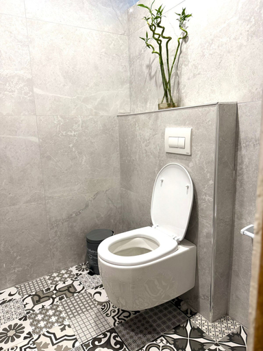 Bathroom 3, Buddha House Hotel and Cocktail Bar, Vlorës