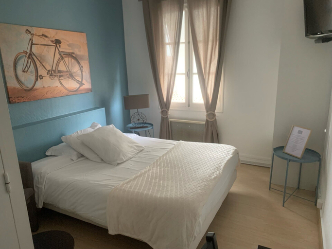 Bedroom 3, Hôtel les Thermes, Charente-Maritime