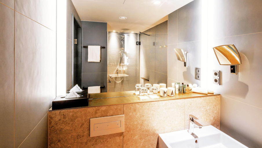 Bathroom 4, Hilton Garden Inn Mannheim, Mannheim
