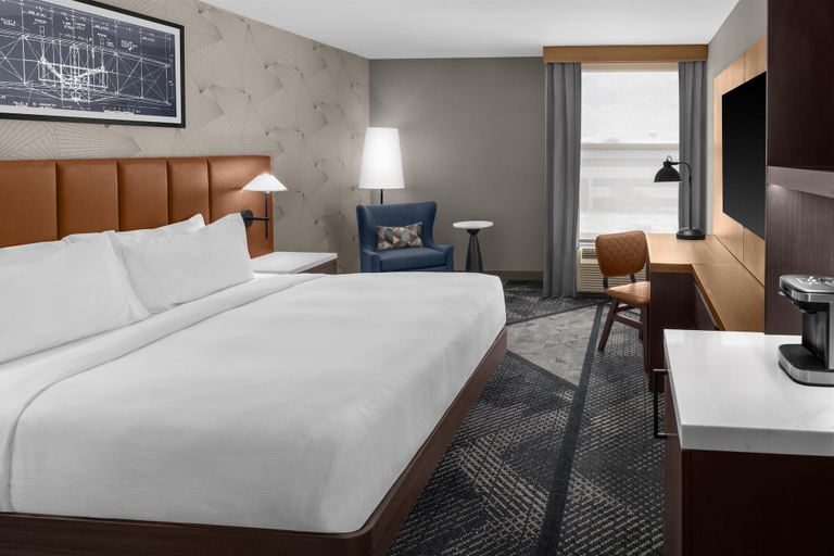 Bedroom 3, DoubleTree by Hilton Dayton Fairborn, Greene
