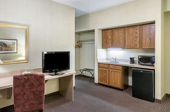 Others 5, Skyways, New Castle