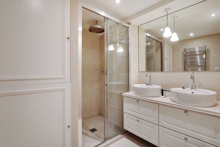 Bathroom 5, Charming apartment - 2BR/6P - Rue mouffertard, Paris