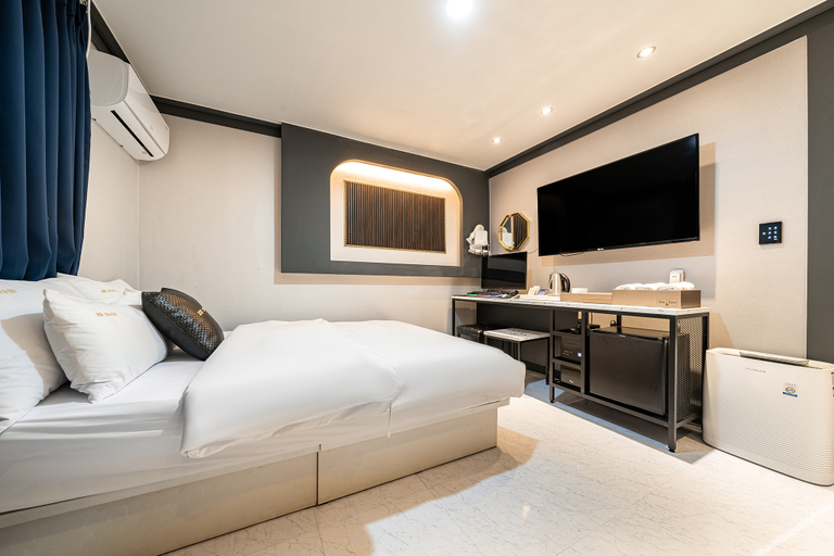 Bedroom 2, Incheon (Seoknam-dong) ON and OFF, Seo