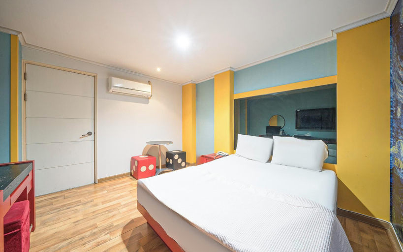 Bedroom 2, Daegu Dongseong-ro Show & Cook, Buk