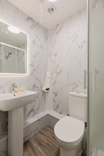 Bathroom 4, Whiteleys Hotel, London