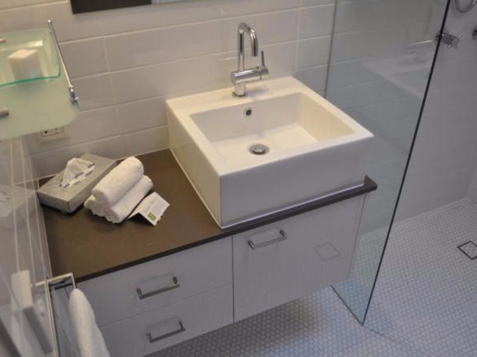 Bathroom 3, Alexandra Hills Hotel Suites & Conference Center, Alexandra Hills