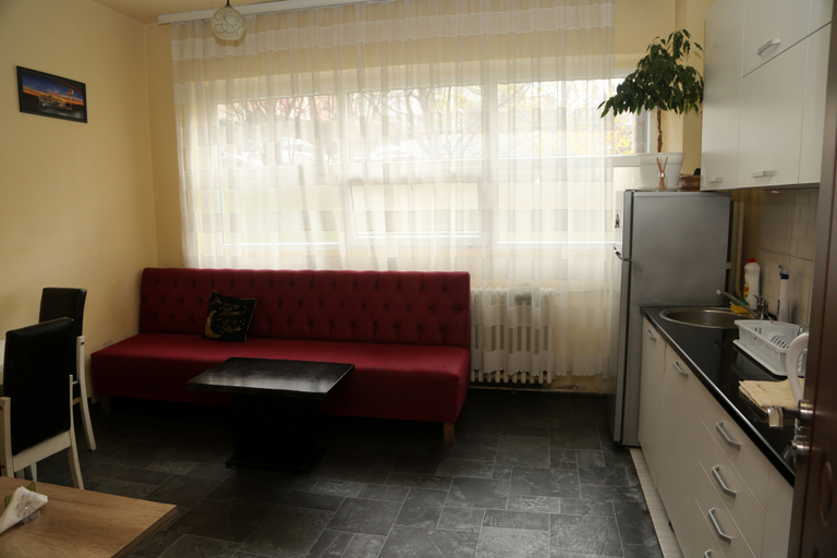 Others 5, Moon Hostel, Priština