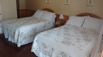 Others 4, MacKenzie's Motel & Cottages, Shelburne
