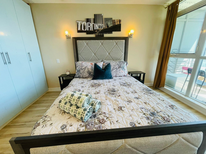 Room 2, Panoramic Lofts, Toronto