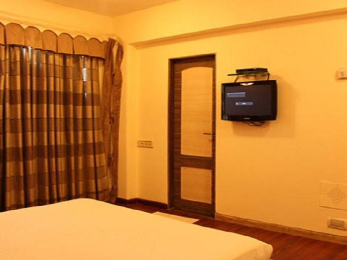 Bedroom 2, Hotel Privilege Inn, Mumbai Suburban