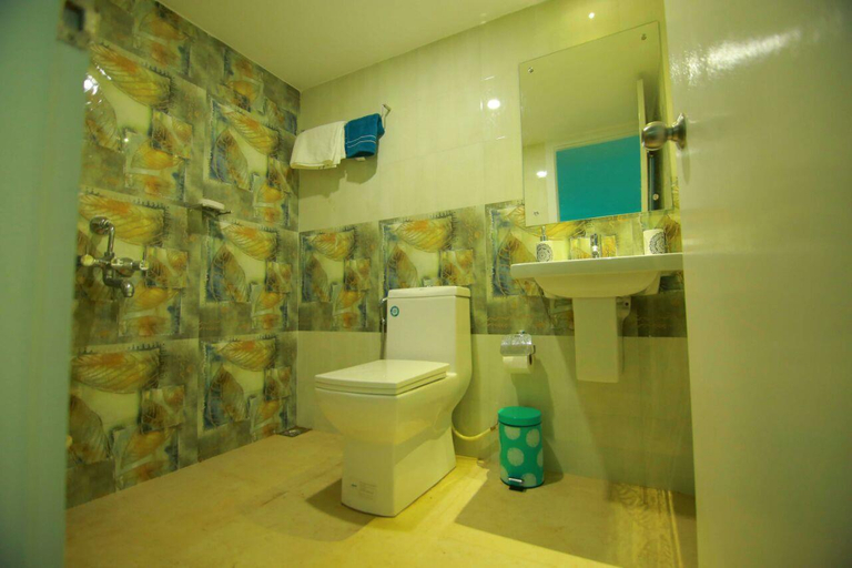 Bathroom, Indiavacationz Houseboats, Alappuzha