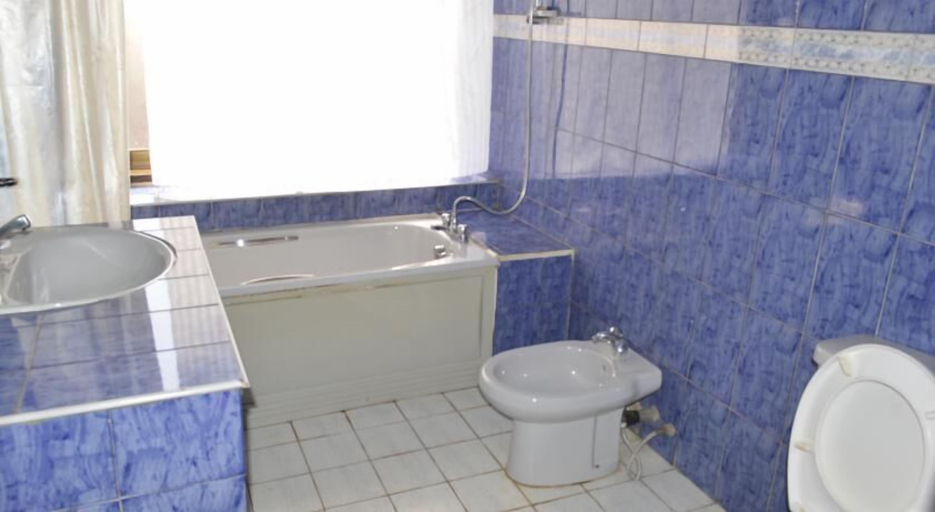 Bathroom, International hotel 2000, Kampala