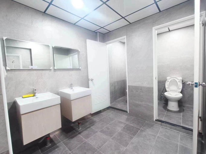 Bathroom 4, North Coast Hostel, New Taipei City