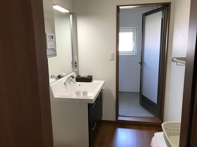 Bathroom, Tsuru Apartments, Furano