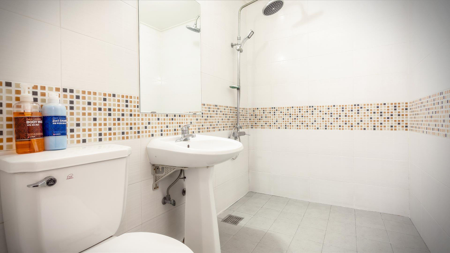 Bathroom, gangreung naiadeu, Gangneung