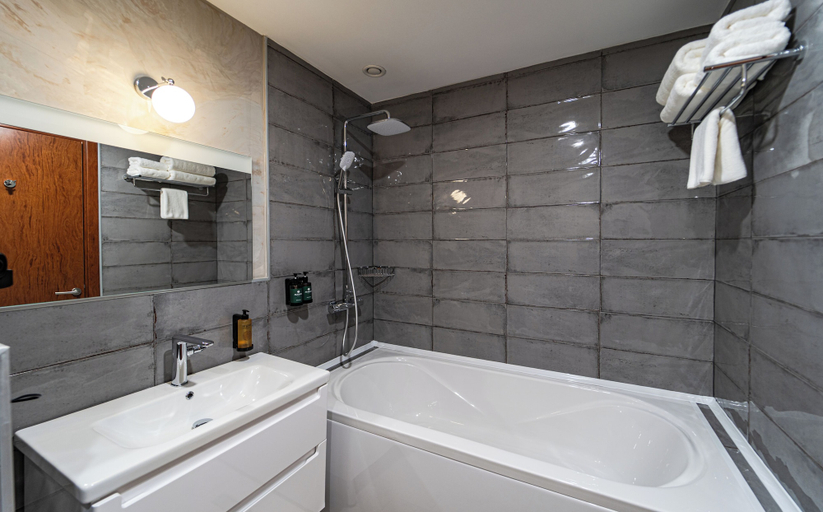 Bathroom, Agarani Estate, Telavi