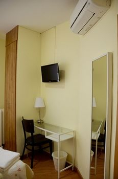 Others 3, Hostal Nersan II, Madrid