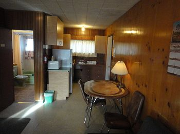 Others 3, Airport Inn Motel & RV Park, Cariboo