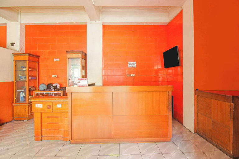 Reception 3, OYO 95189 Aza Guesthouse, Makassar