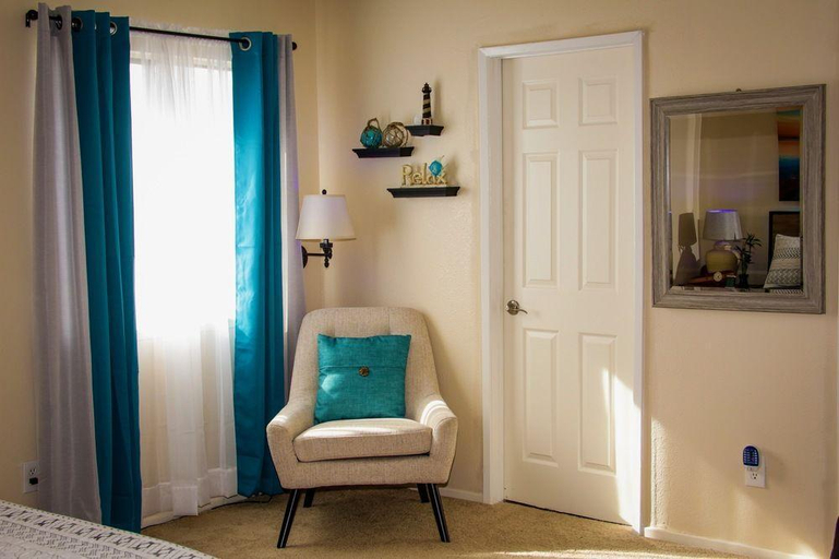 Others 5, Private Room with Bathroom, Los Angeles