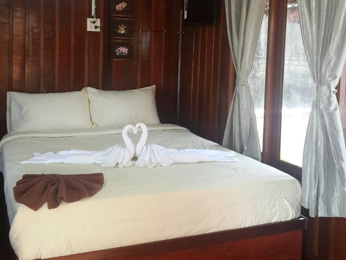 Bedroom 2, S.N. Plytorn Beach Hotel, Sichon