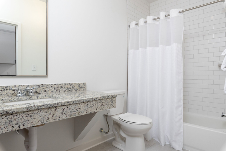 Bathroom 3, Boardwalk Hotel on Lake Anna by Kasa, Louisa