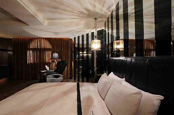 Others 3, Li Hsin Motel, Taichung