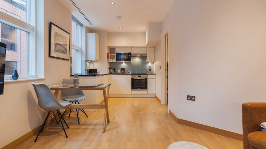 Others 5, Barbican Serviced Apartments LovelyStay, London