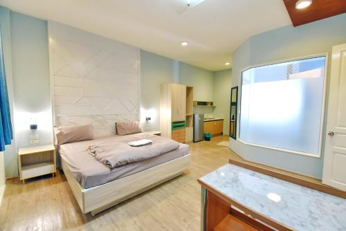 Others 4, 97 Merryland Apartments & Hotel, Bang Pakong