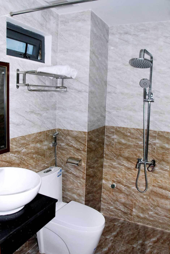 Bathroom 4, New Era Hotel & Apartments, Da Nang