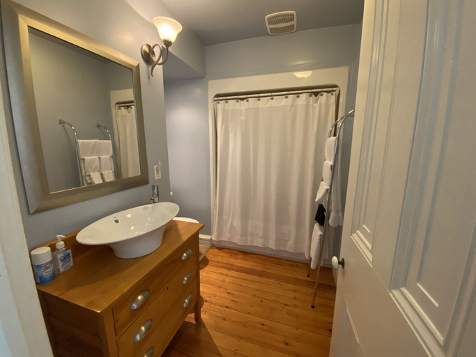 Bathroom 3, The Montague Rose Inn, Charlotte